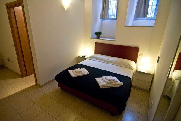 Vatican Rooms Guest House Рим Стая снимка