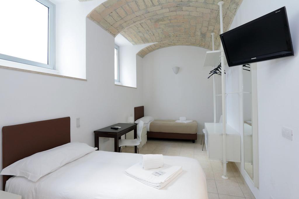 Vatican Rooms Guest House Рим Стая снимка