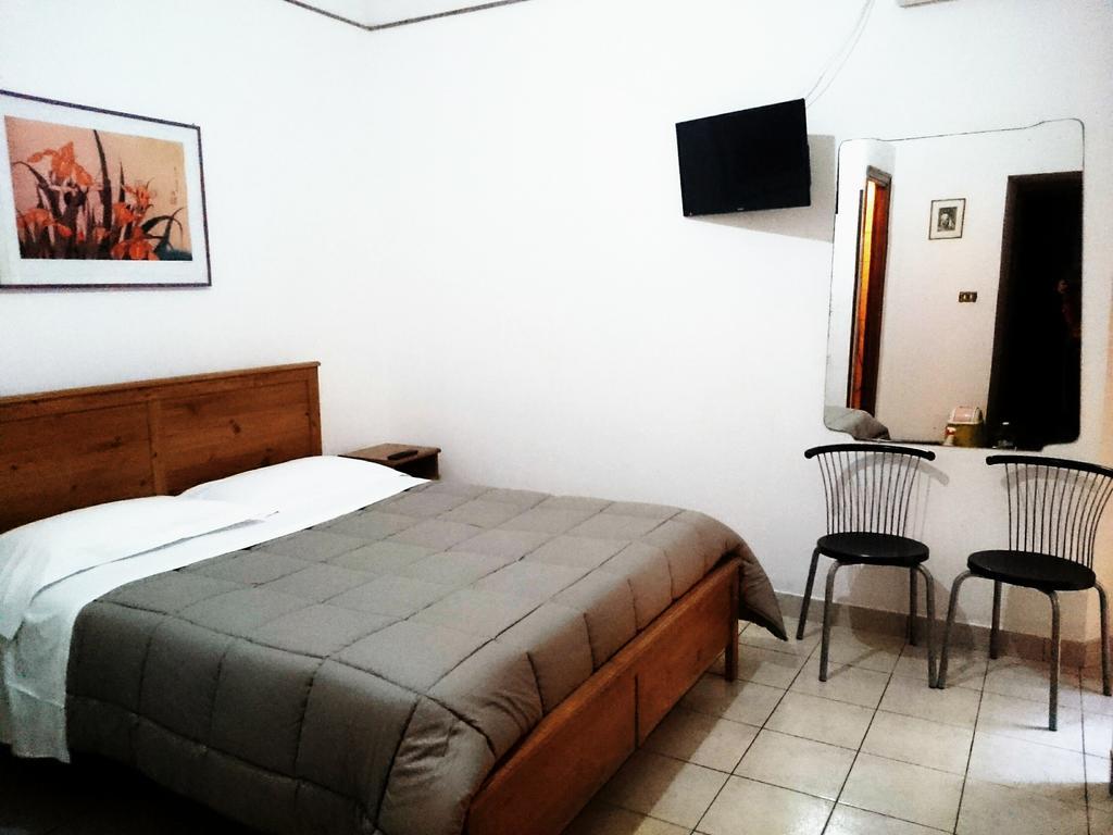 Vatican Rooms Guest House Рим Екстериор снимка